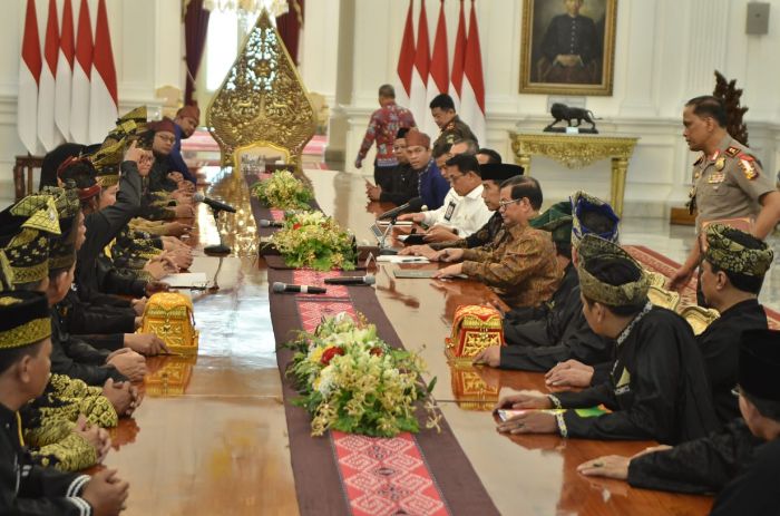 Sambut Kunjungan LAMR di Istana, Presiden Jokowi Bakal Terima Gelar Adat