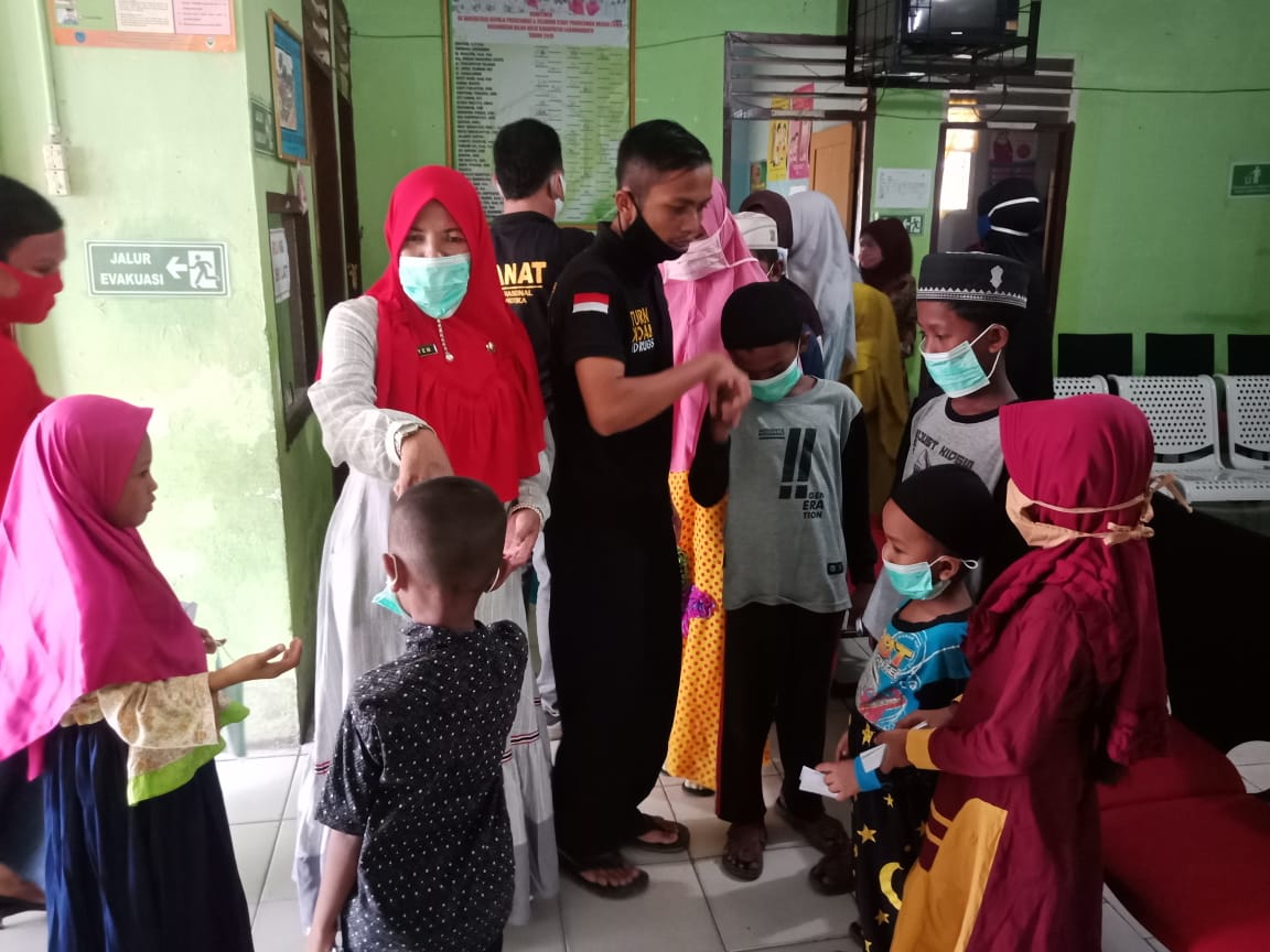 Dinkes Labuhanbatu Santuni 13 Orang Anak Yatim di Puskesmas Negeri Lama