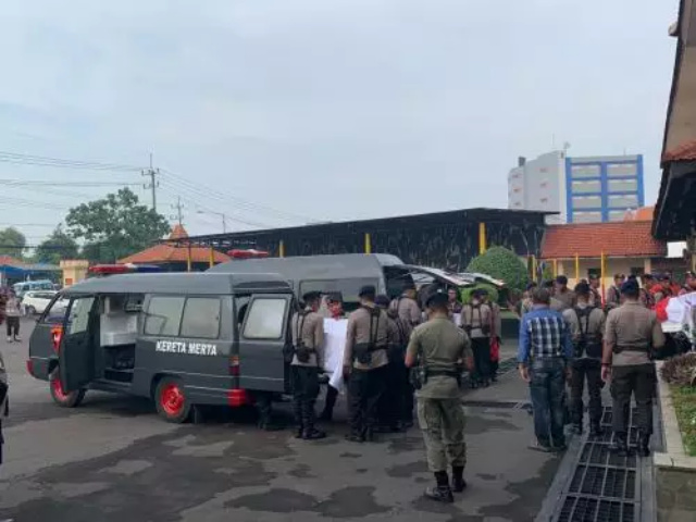 2 Jenazah Polisi yang Disambar Petir Diserahkan kepada Keluarga