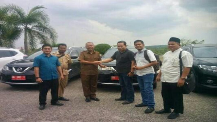 Fraksi PAN Serahkan Mobil Dinas Ke Sekretariat DPRD Pelalawan