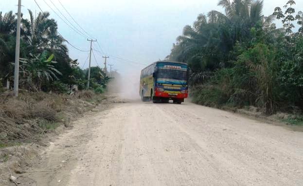 Jalan Lintas Rantau Kasih Menuju 24 Mahato Penuh Debu
