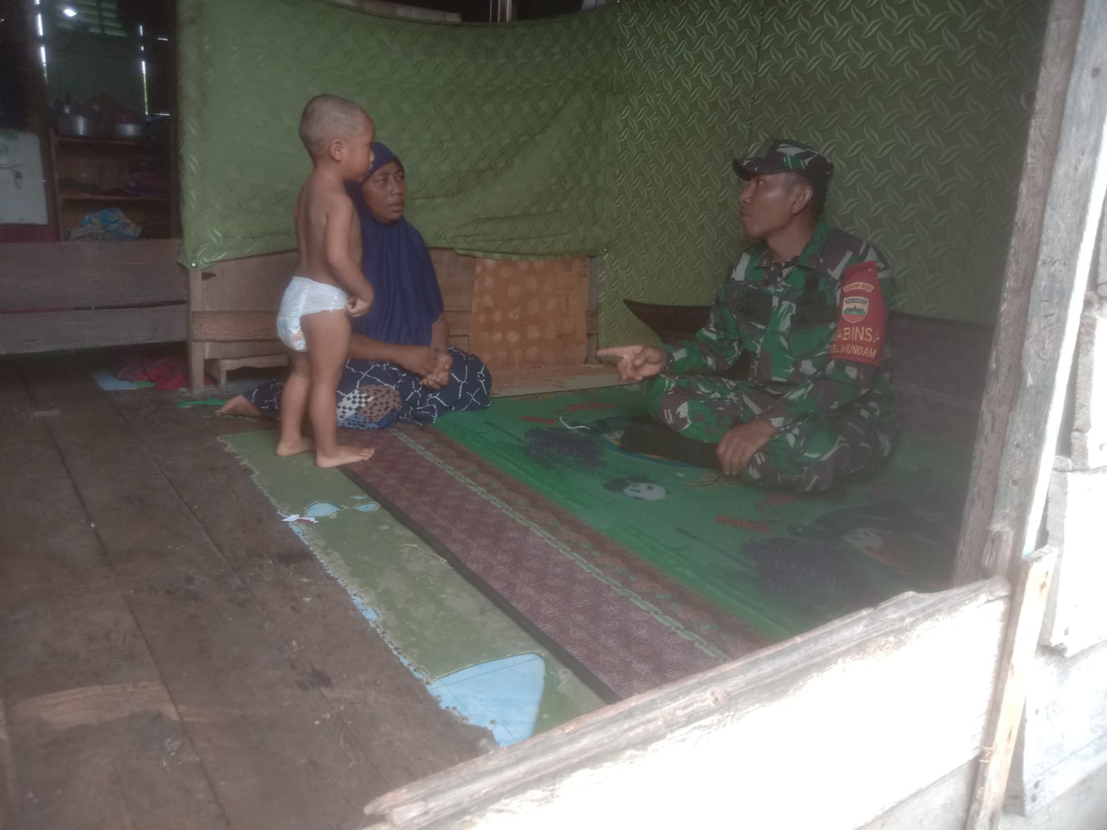 Babinsa Kelurahan Mundam Laksanakan Giat Babinsa Masuk Dapur