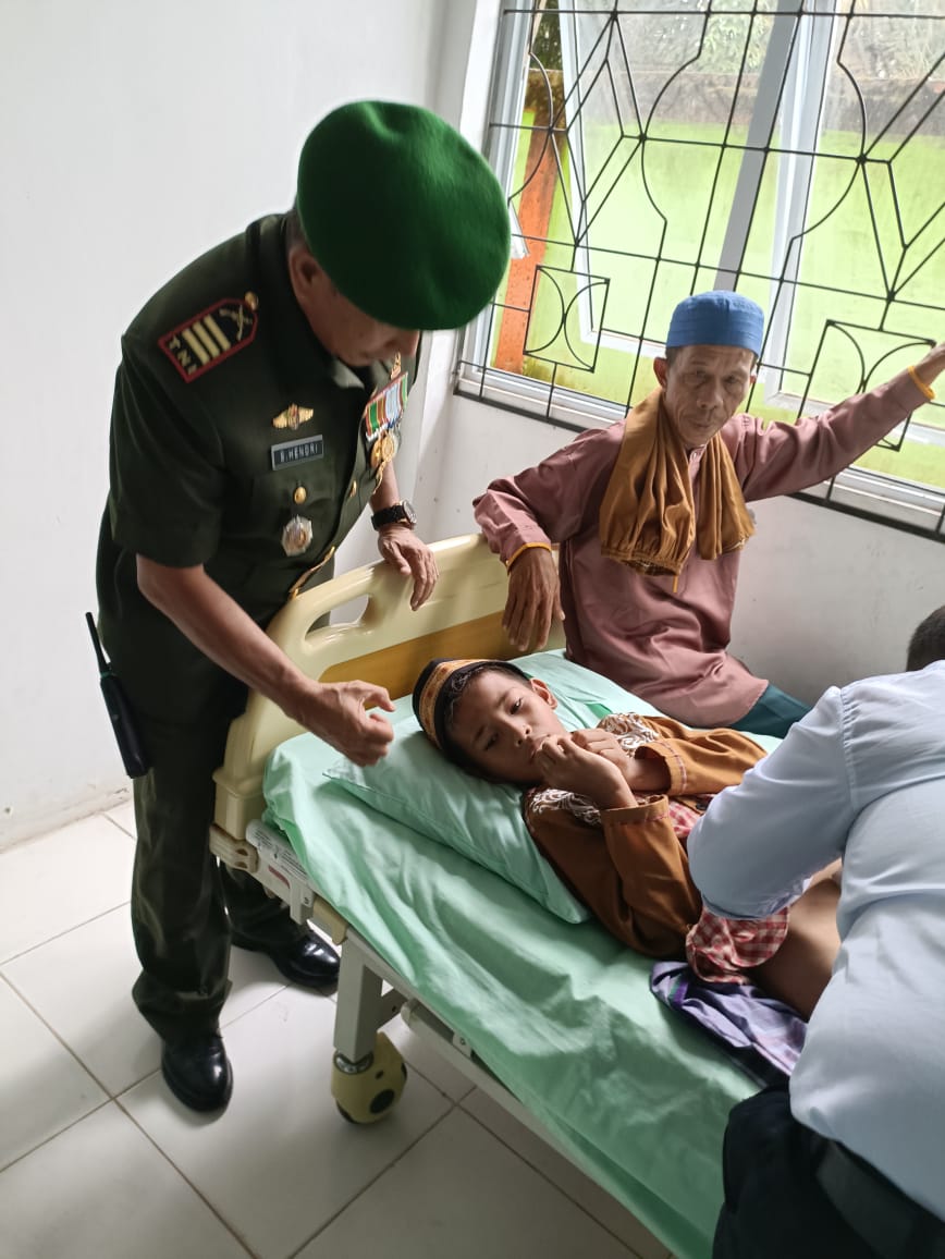 Kapten Inf Syuar Hendri dan Babinsa Hadiri Giat Sunatan Masal dan Penyerahan Zakat