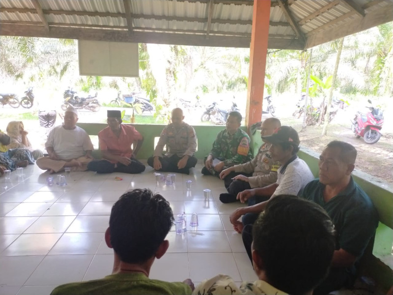 Pertemuan Serda Iwan Sahputra Dengan Masyarakat Dalam Rangka Komsos