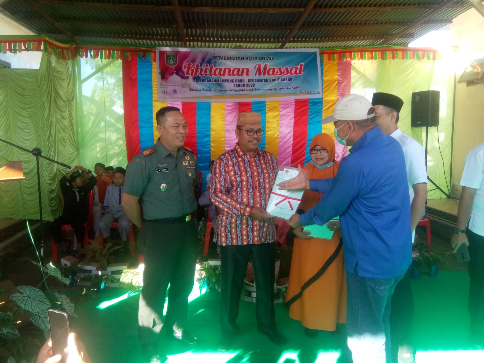 Kapten Arh M.I Daulay Hadiri Kegiatan Khitanan Massal