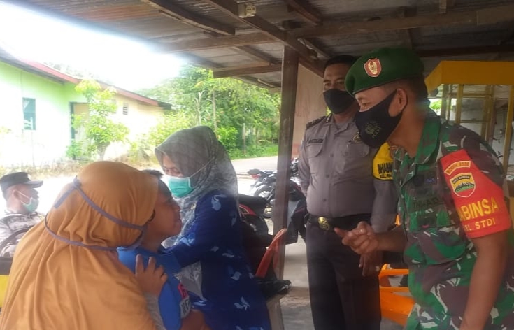 Sertu Sugianto Babinsa Kelurahan STDI, Lakukan Pendampingan Pelaksanaan Vaksinasi