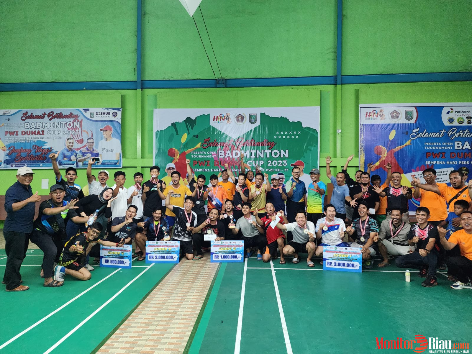 124 Atlet Berlaga di Open Turnamen Badminton PWI Dumai