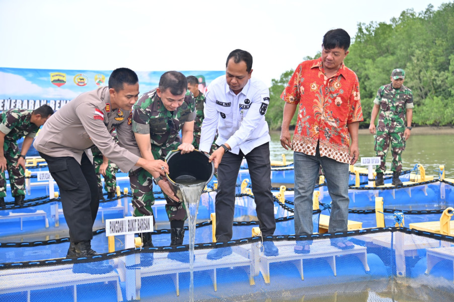 Menuju Hanpangan, Pangdam Tabur Benih Ikan di Kabupaten Bengkalis