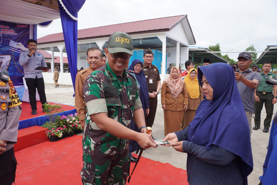 Semangat Membangun Perekonomian Daerah Ditunjukkan Dandim 0320/Dumai Saat Peresmian Fungsionalisasi Pasar Kelakap Tujuh