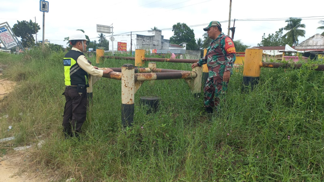 Babinsa Koramil 02/BK Bersama SKK Migas dan Security Pertamina Gelar Patroli dan Sosialisasi Pengecekan Pipa Minyak