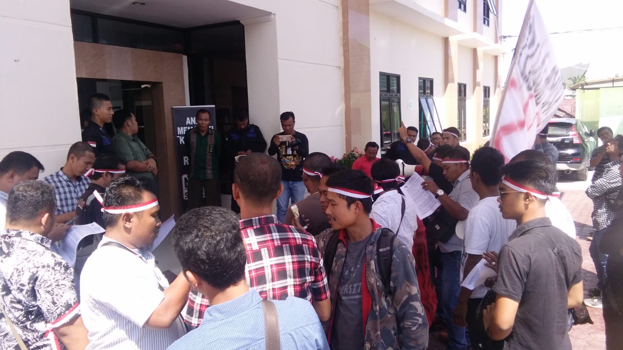 Aliansi Jurnalis Siantar Unjuk Rasa di Sidang Prapid Kriminalisasi Pers