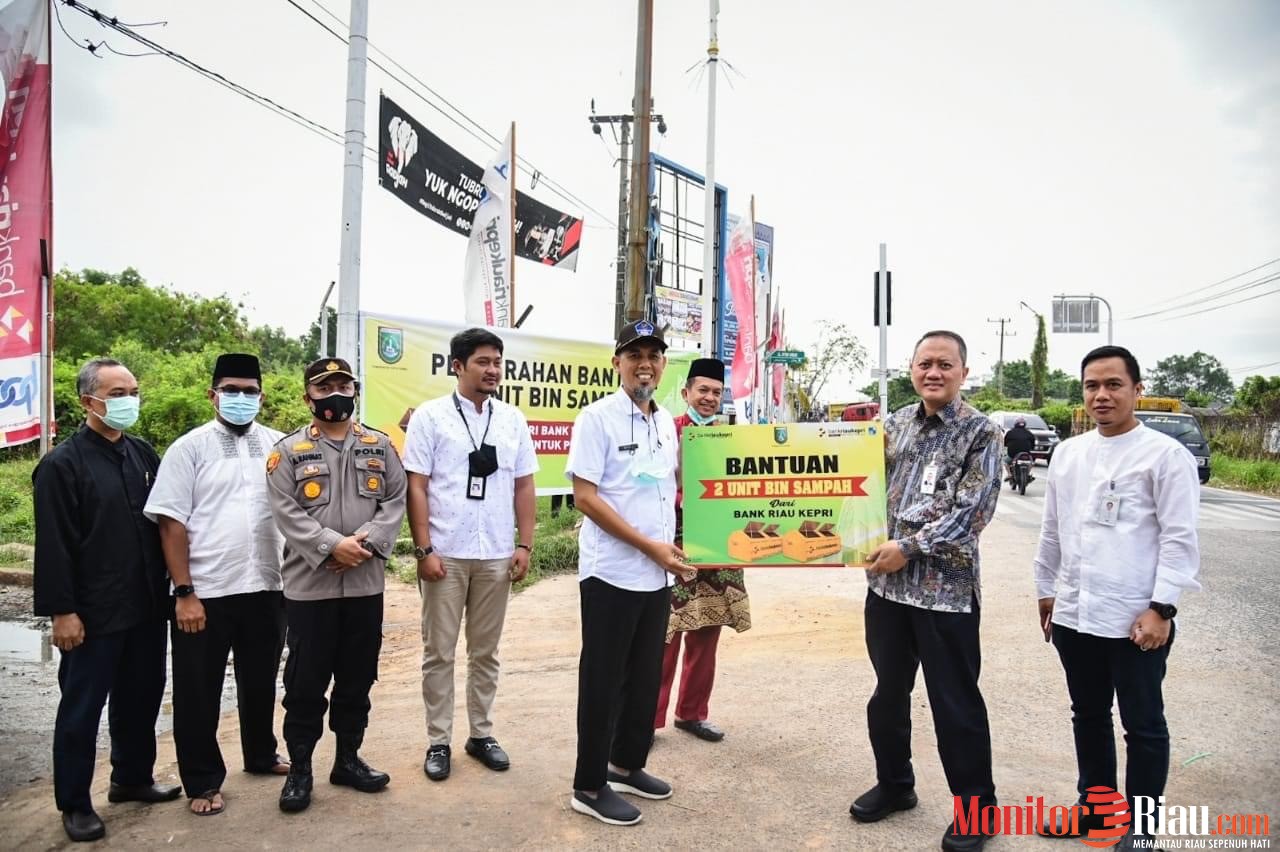 Wako Dumai Terima Bantuan Dua Bak Sampah Dari Bank Riau Kepri