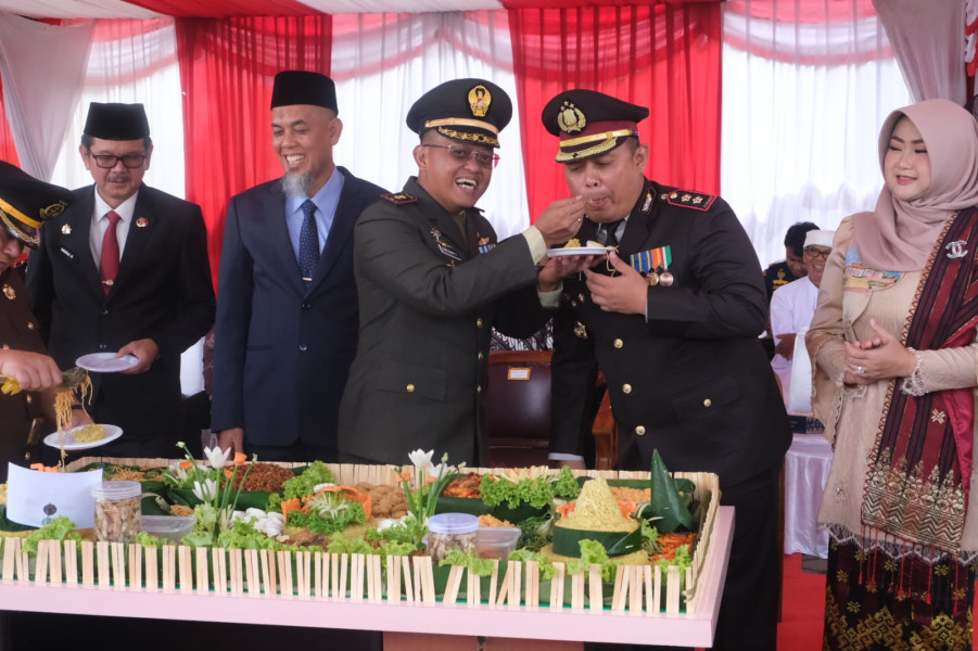 Dandim Dumai Berikan Kejutan Untuk Kapolres di HUT Bhayangkara Ke-78