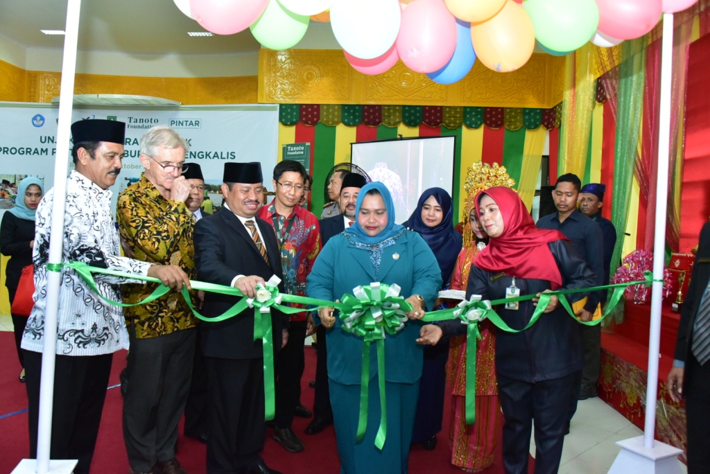 Amril Buka Pameran Pendidikan Tanoto Foundation  di Gedung LAM Riau Bengkalis