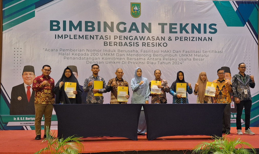 Apical Dumai Terima Piagam Penghargaan Kemitraan UMKM dari Pemerintah Provinsi Riau