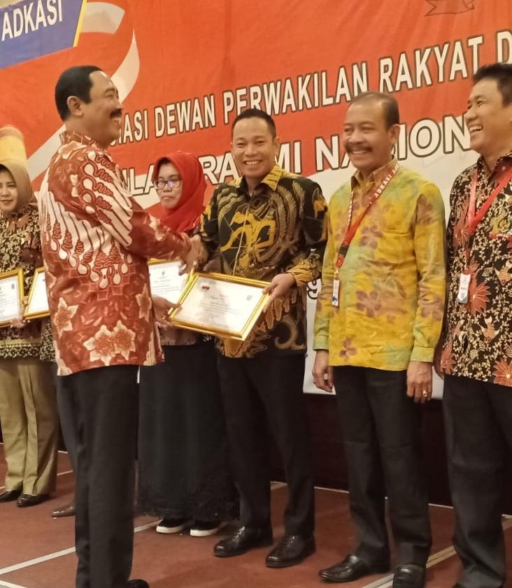 Indra Gunawan, Satu-satunya Ketua Dewan di Sumatera Raih Penghargaan Bergengsi