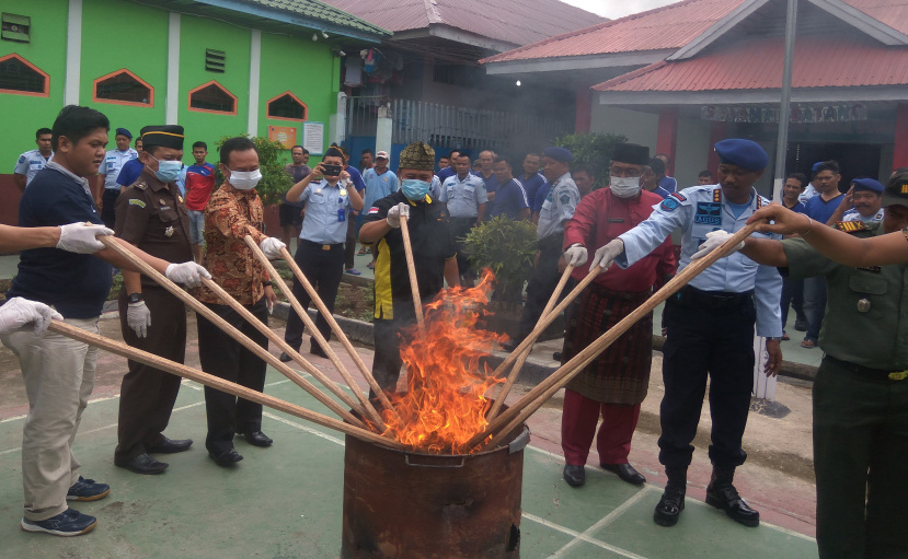 Lapas Kelas IIA Tembilahan Musnahkan Ratusan Unit Hp