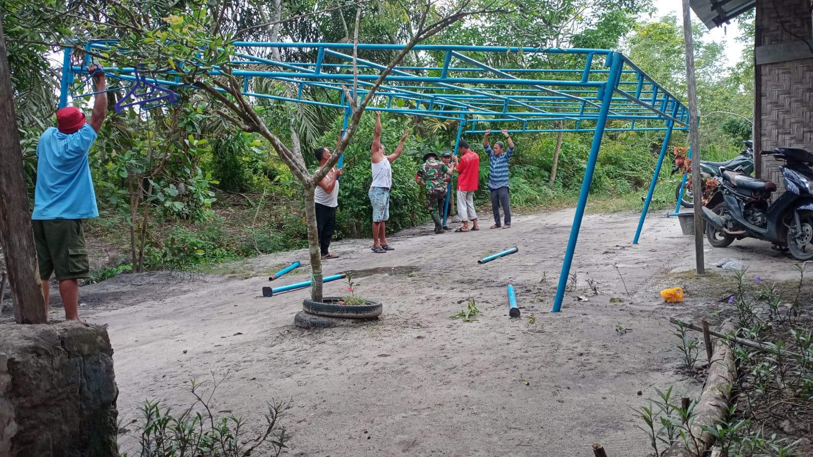 Pelayanan Kepada Masyarakat, Pelda Joko Bantu Pembongkaran Tenda