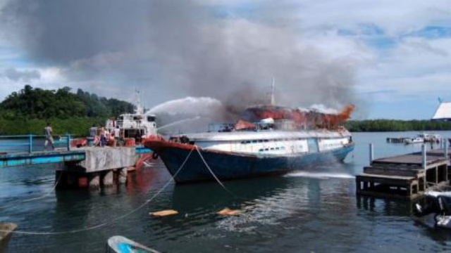 Kapal Penumpang Milik Pemda Mentawai Terbakar