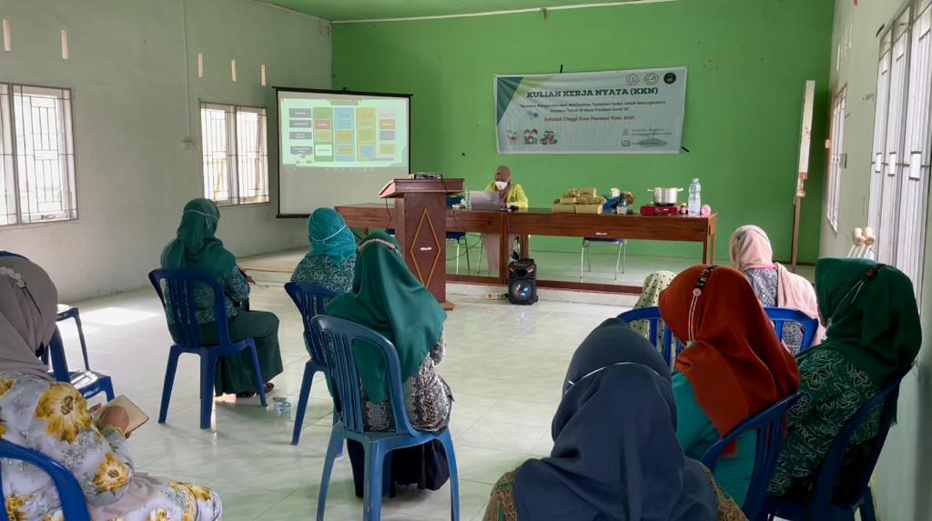 Webinar dan Talkshow KKN STIFAR Riau Bersama BBPOM