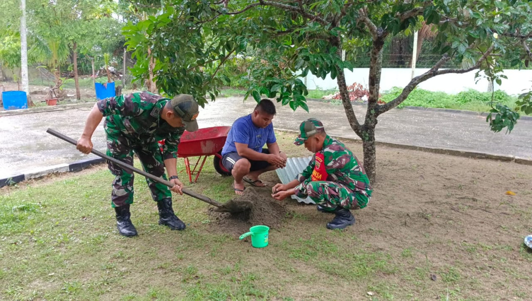 Anggota Koramil 02/BK Terapkan Teknik Seedball Untuk Pembibitan Nangka