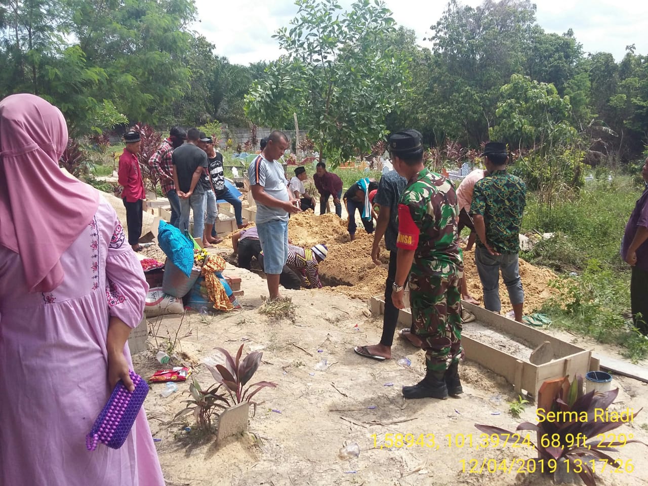 Babinsa Kodim 0320/Dumai Takziah ke Rumah Warga Binaannya