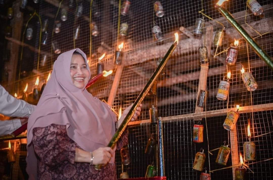 Buka Festival Lampu Colok, Bupati Kasmarni Harap Akan Menjadi Kalender Wisata Religi Baru