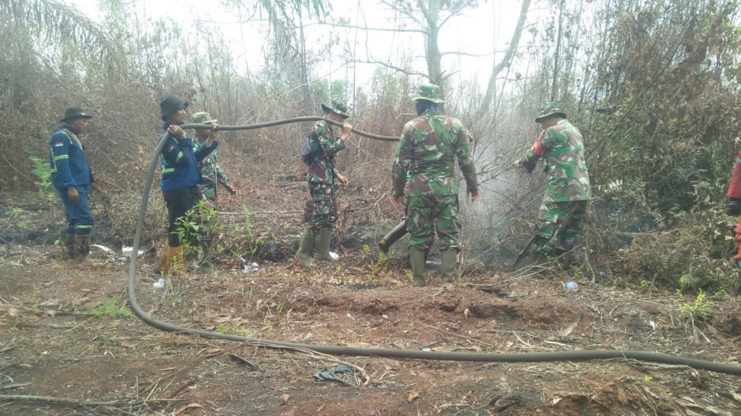 Danramil,PWK 04 Kapten Inf Syuar Hendri Memimpin Pelaksanaan Pendingin Lahan