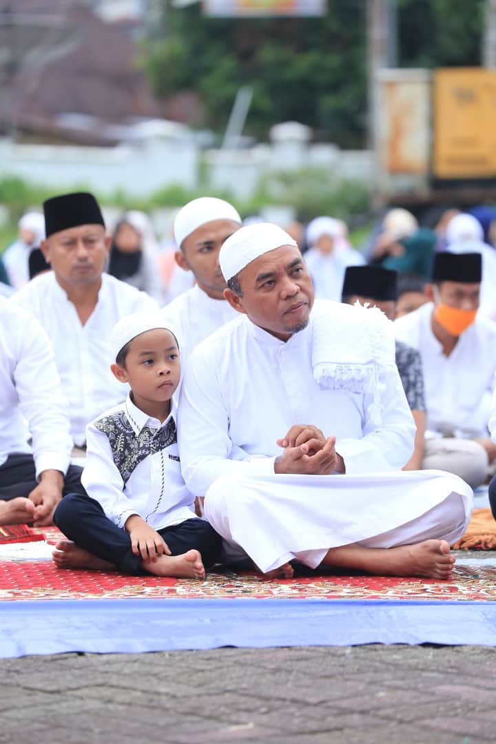 Bupati Labuhanbatu Melaksanakan Sholat Idul Adha di Lapangan Ika Bina