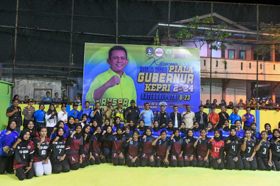 Ansar Buka Kejuaraan Gubernur Cup Bola Voli Kategori Putri U-23 Zona Kota Tanjungpinang Tahun 2024