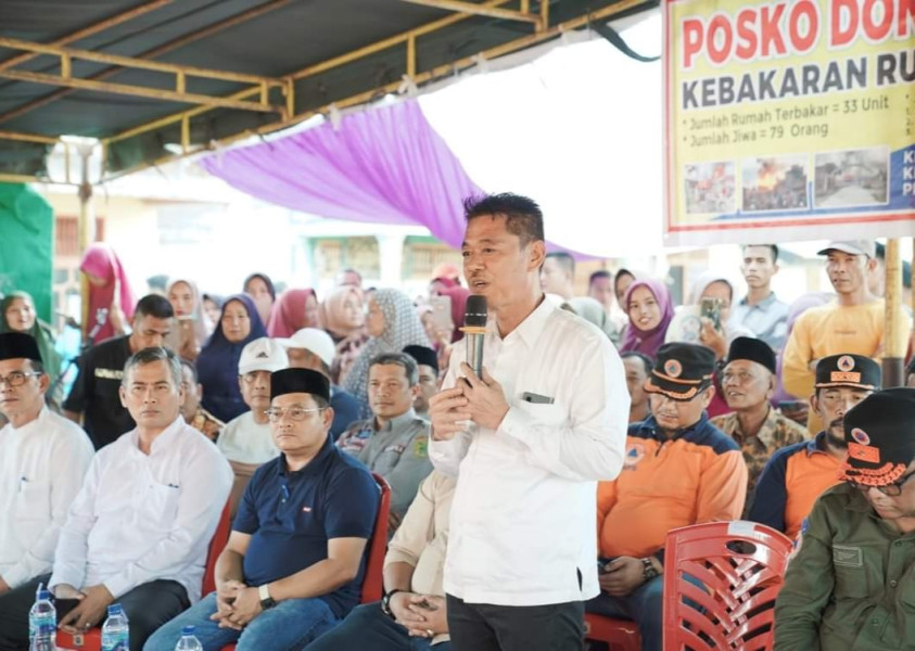 Pemkab Rohil Salurkan Bantuan Sembako Kepada Para Korban Kebakaran