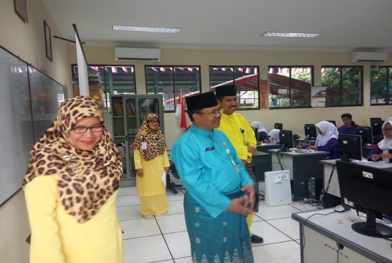 Tim Penilai Nasional Datangi Perpustakaan Tenas Effendi Cendana Duri