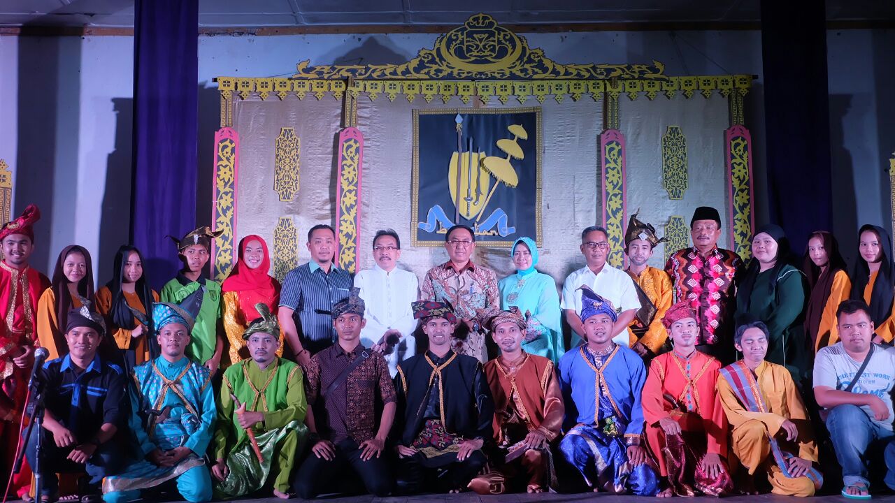 Bupati Inhil Saksikan Aksi Teatrikal Bengkres Production di Yogyakarta