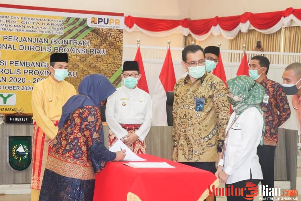 Wako Dumai Saksikan Tanda Tangan Kontrak Pekerjaan JDU SPAM Regional Durolis Provinsi Riau
