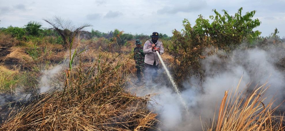 Langkah Cepat Serda Bambang Irwanto Dalam Mengatasi Karhutla