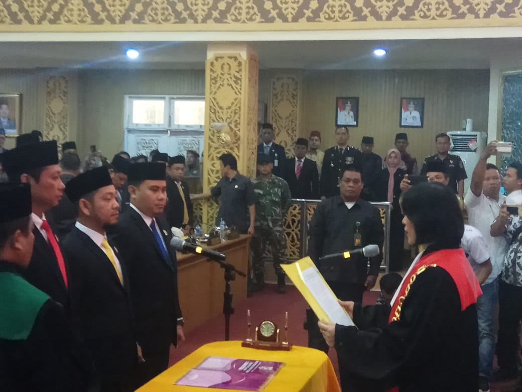 Tiga Pimpinan DPRD Kabupaten Pelalawan Diambil Sumpah dan Janji Jabatan