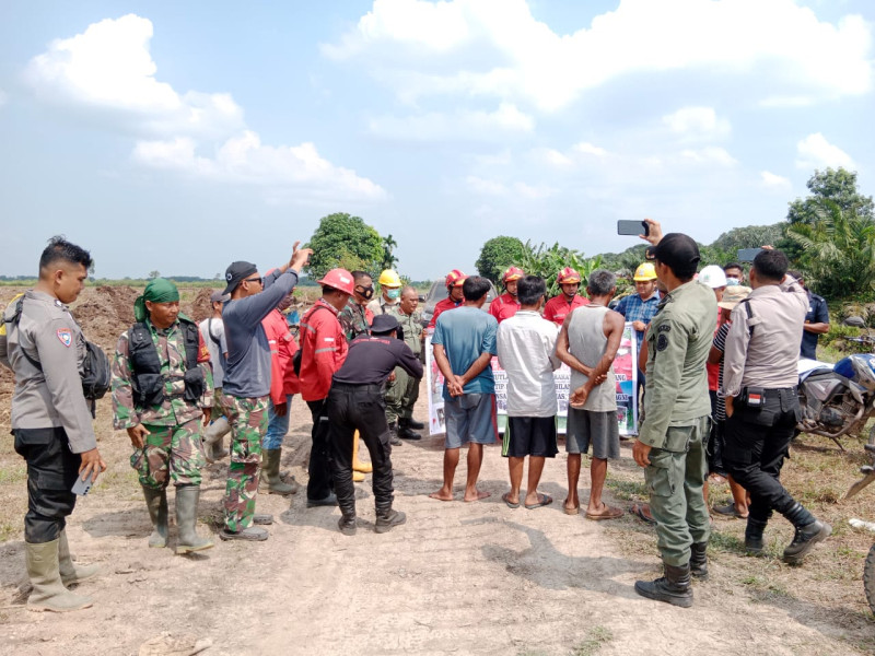 Patroli di Kawasan Binaannya, Serda Bambang Ajak Masyarakat Lebih Peduli Lingkungan