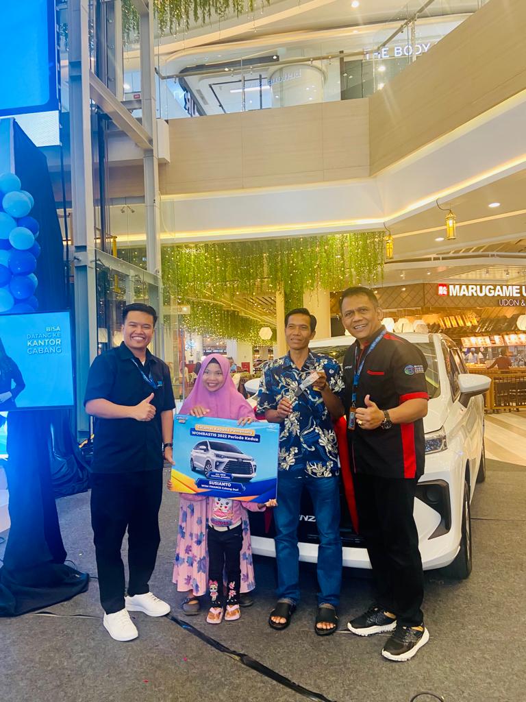 WOM Finance Serahkan Hadiah Utama Undian Berhadiah WOMBASTIS 2022 Kepada Konsumen