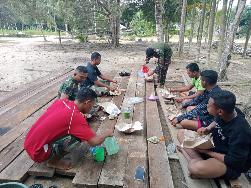 TMMD ke 117, Jalin Keakraban, Satgas dan Masyarakat Makan Siang Bersama