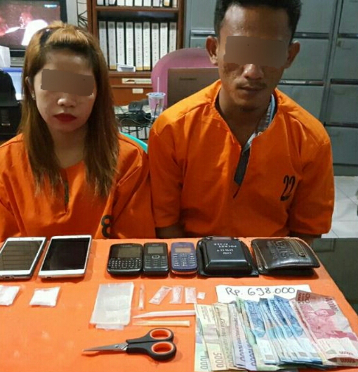 Kantongi Narkoba, Sepasang Sejoli Ini Digeledah Polisi Dalam Kamar Wisma