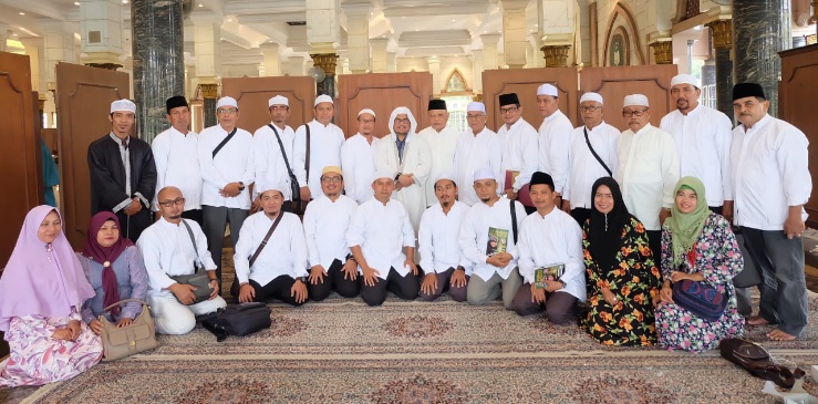 Pemkab Inhil Berangkatkan 30 Tokoh Agama Ke Jawa