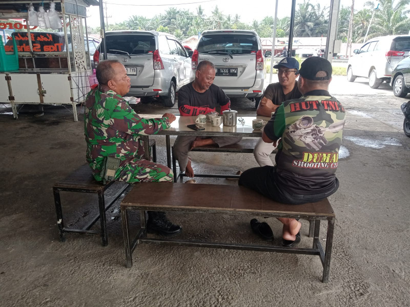 Babinsa Sertu Sareh Ajak Masyarakat Bagan Besar Jaga Keamanan Pilkada