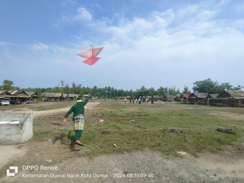 Lomba Layang-layang Pantai Wisata Purnama diikuti 127 Peserta Antar Kabupaten