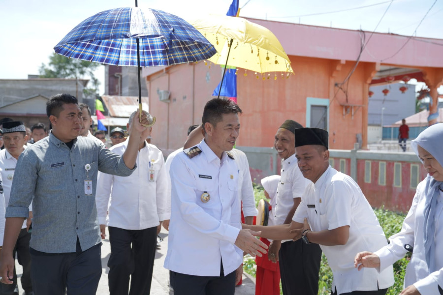 Resmikan Kantor Lurah Sinaboi Kota, Bupati Rohil Minta Dianggarkan Mobiler Kantor