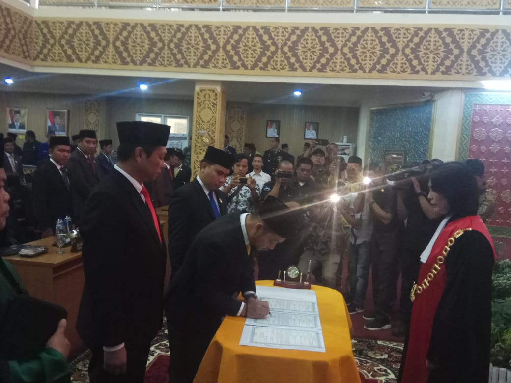 Sah Sudah, Adi Sukemi Pimpin DPRD Kabupaten Pelalawan Lima Tahun Kedepan