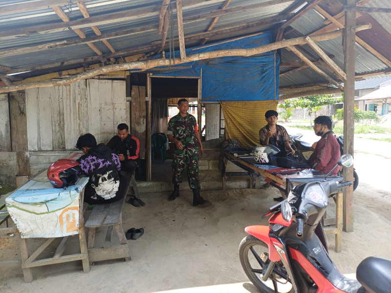 Babinsa Koramil 02/BK Sosialisasikan Pencegahan Karhutla di Kelurahan Gurun Panjang