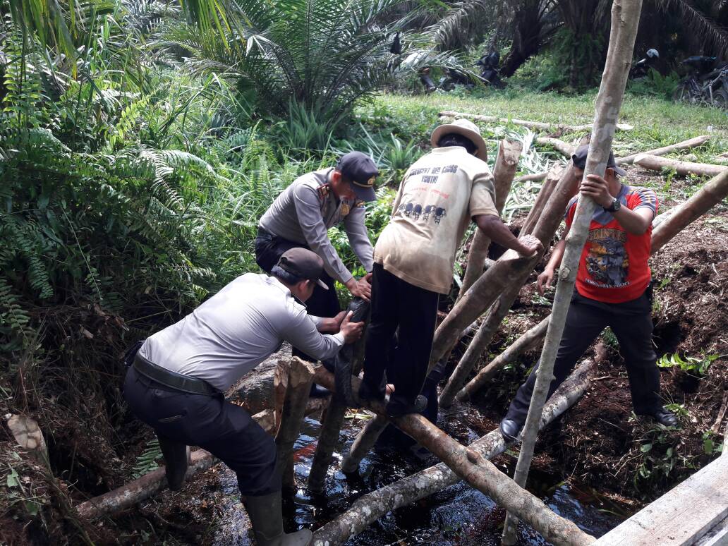 Waspada Kebakaran, Polri dan TNI Kerjasama Buat Kanal Blocking