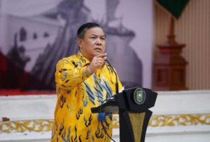 Plt Gubri Minta Komisaris dan Direksi BUMD Bertanggung Jawab dan Beri Kontribusi Besar