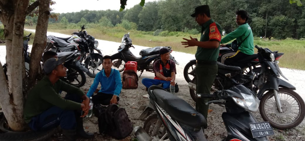 Peduli Sesama, Babinsa Koramil 06 Merbau Laksanakan Komsos