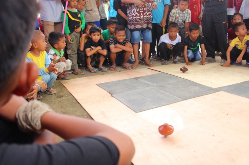 Meriah, Mahasiswa Kukerta UNRI Gelar Festival Budaya Gasing